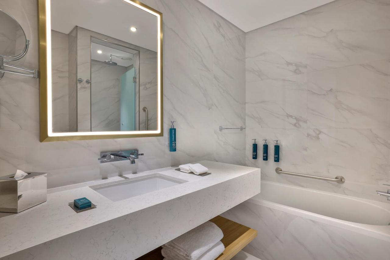 Hilton Garden Inn Dubai Business Bay Extérieur photo
